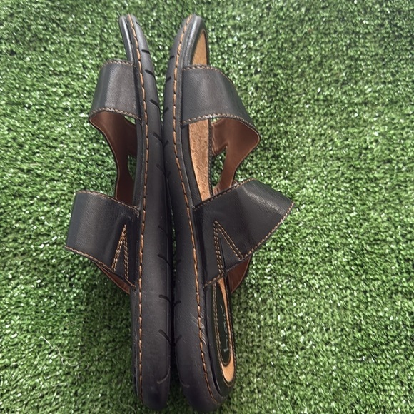 NWOT BOC Women’s Black Slip on Sandals with Adjustable Side Strap - Picture 5 of 11